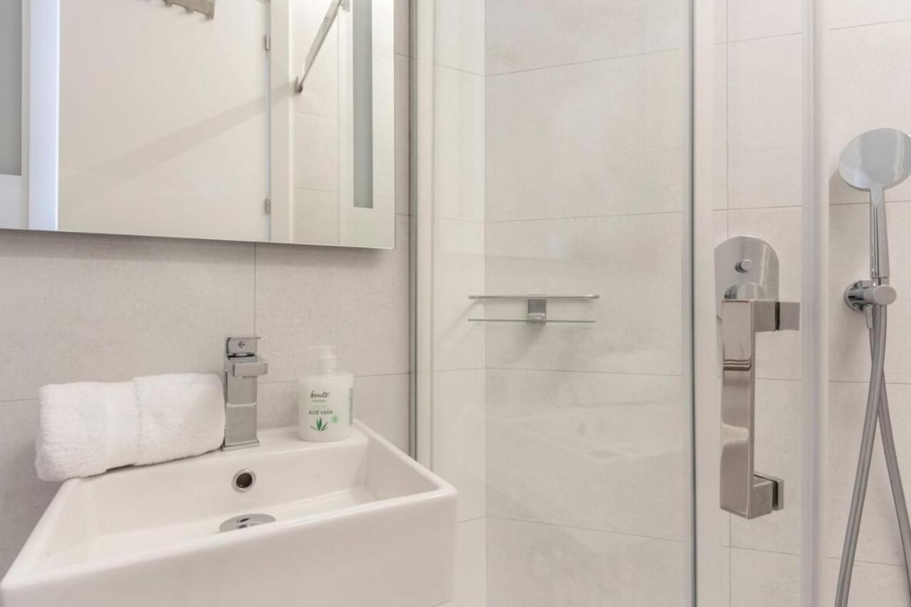 Incredible Design 2 Bedroom Apartment In Centro マドリード エクステリア 写真