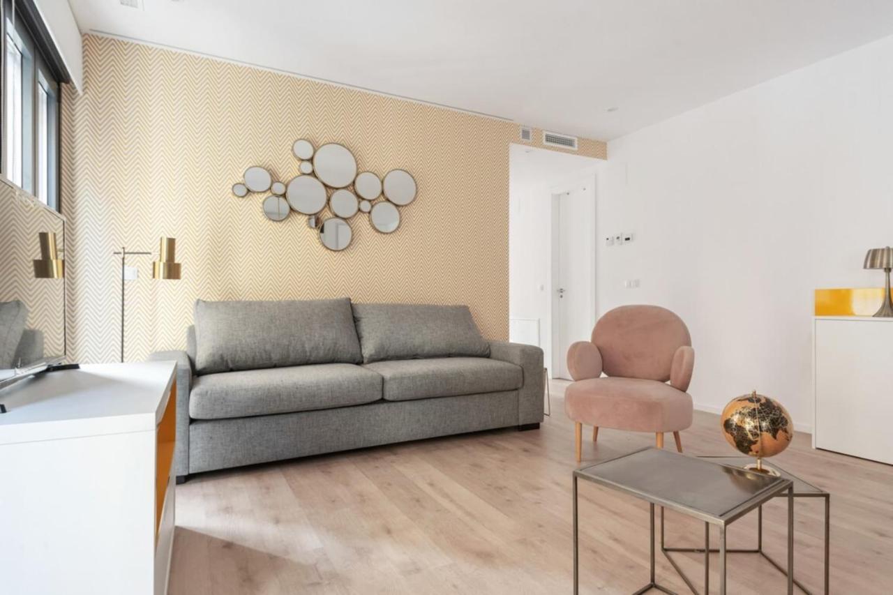 Incredible Design 2 Bedroom Apartment In Centro マドリード エクステリア 写真